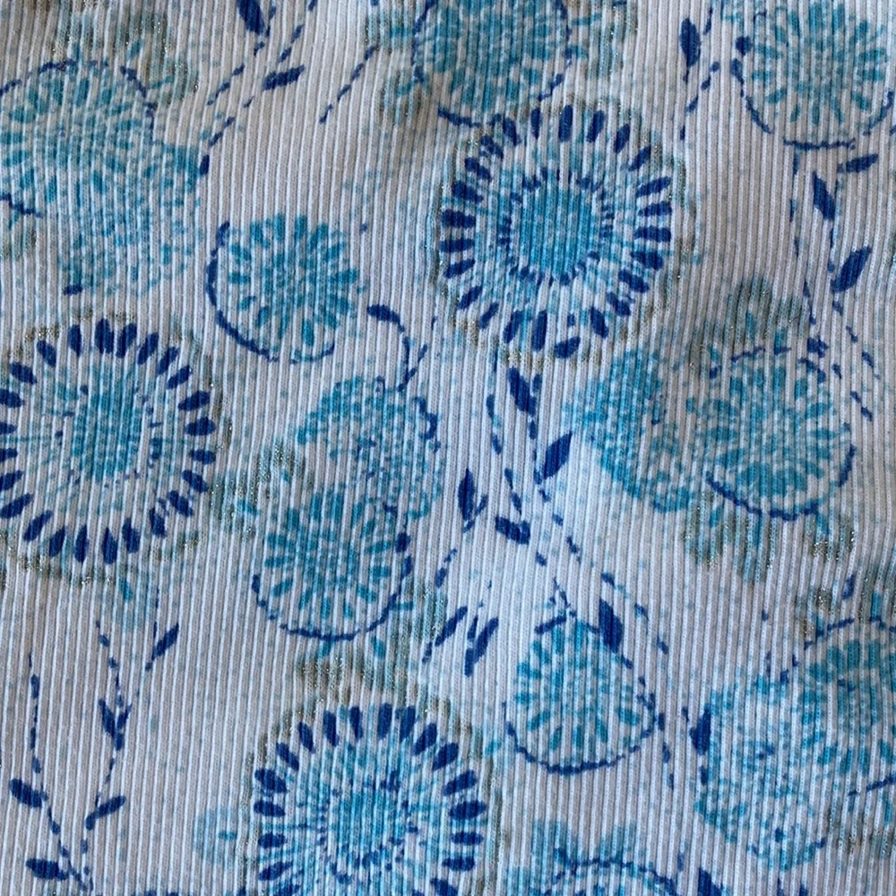 🌻5/$15🦩Cherokee blue floral tank. Size large - Picture 2 of 7